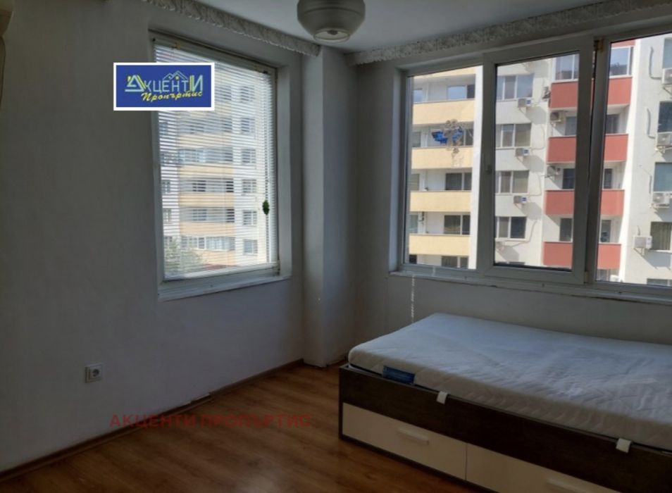 Продавам 3стаен апартамент