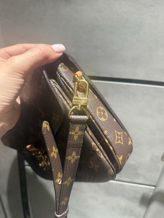 LV б/у 900.000 тенге