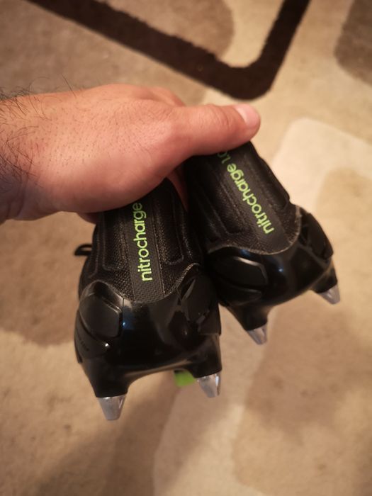 Vând ghete de fotbal profesionale Adidas Nitrocharge 1.0
Ghetele sunt