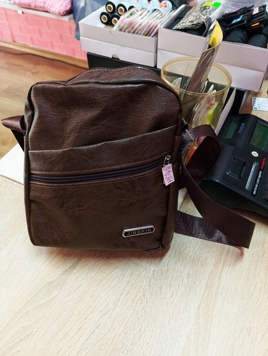 Мъжка чантичка с дълга дръжка