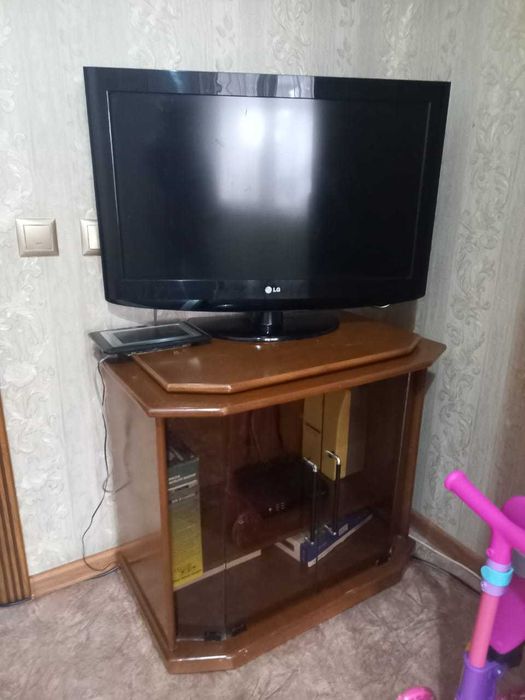 Телевизор LG работает