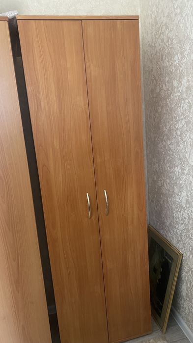 Шкаф вешалка в хорошем состянии