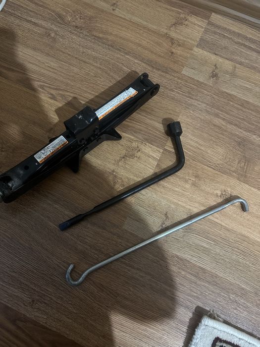 Домкрат от тайота каролла