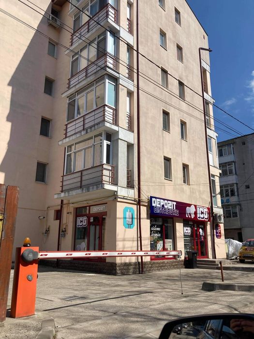 Închiriez apartament 2 camere, 80 mp, terasă + balcon, parcare – proprietar
