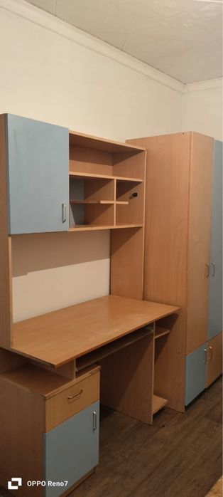 письменный стол со шкафчиками