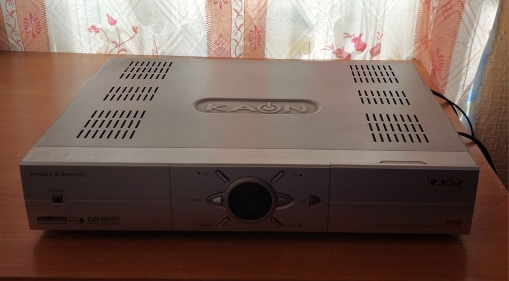 Тюнер , работает ,в отличном состоянии