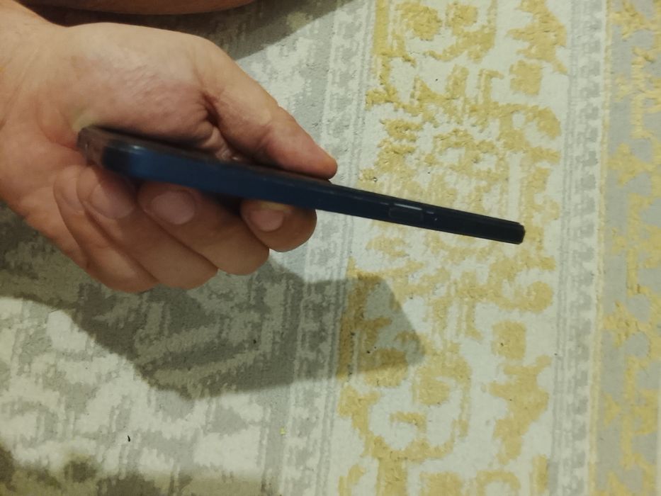 Oppo 17 сатылады  20 000