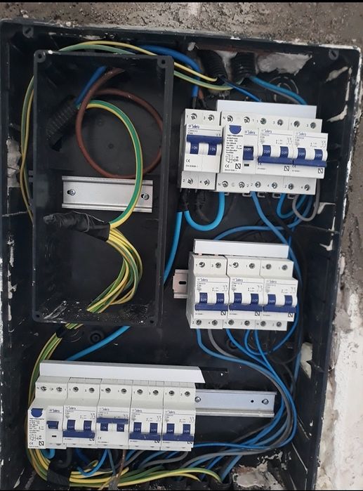 Ел инсталации,ВиК услуги, Фаянс, Вътрешни ремонти,Ремонт на покриви