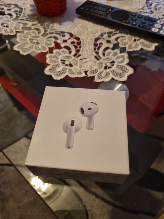 Apple  AirPods 4