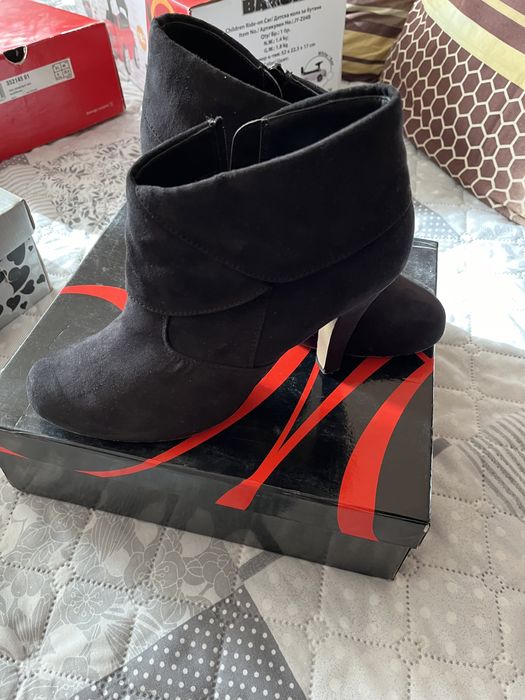 Дамски велурени боти