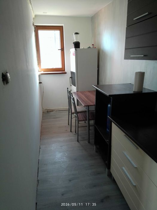 Închiriez apartament cu 2 camere