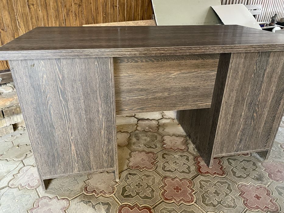 Стол компьютерый