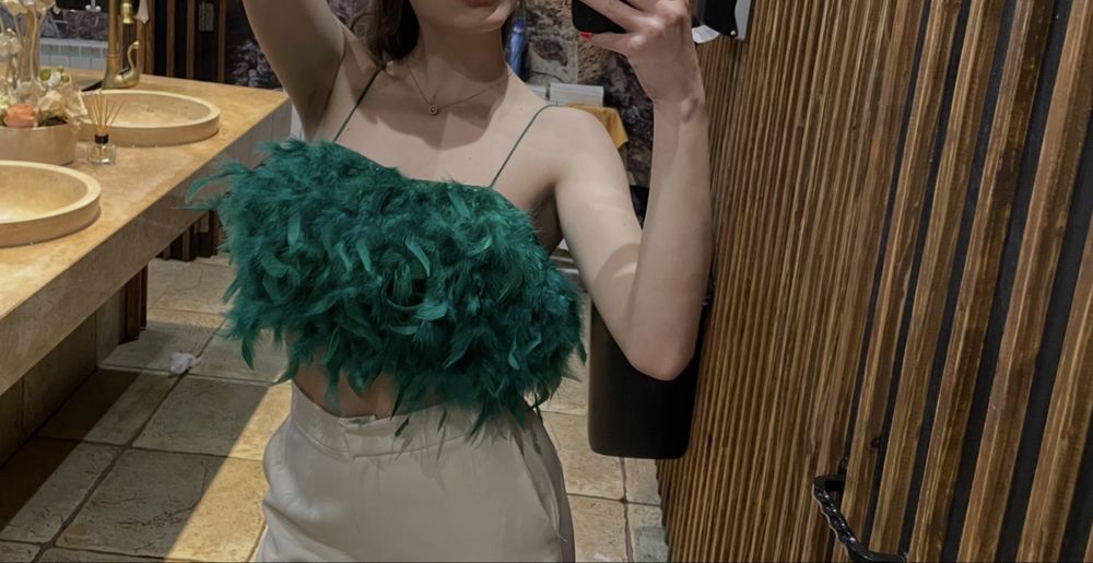 Топ с пера в зелен цвят