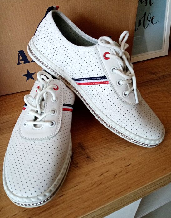 Нови бели кожени сникърси 38 номер