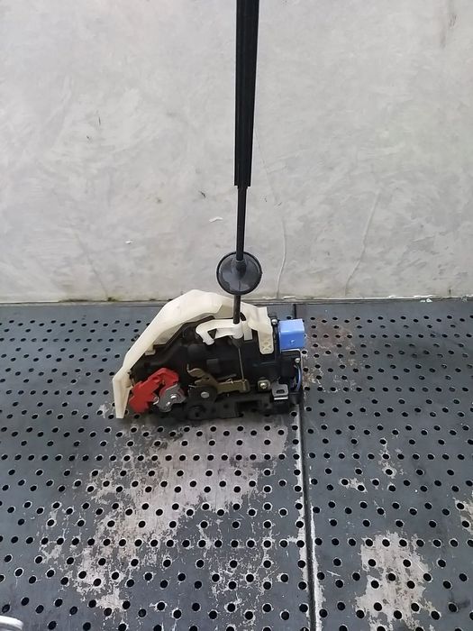 Broasca usa stanga spate vw golf 5 1k