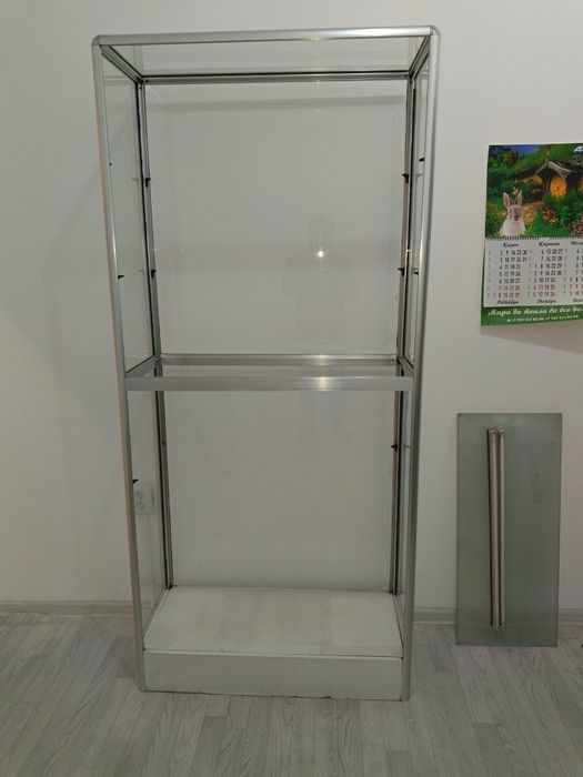 Витрина стеклянная