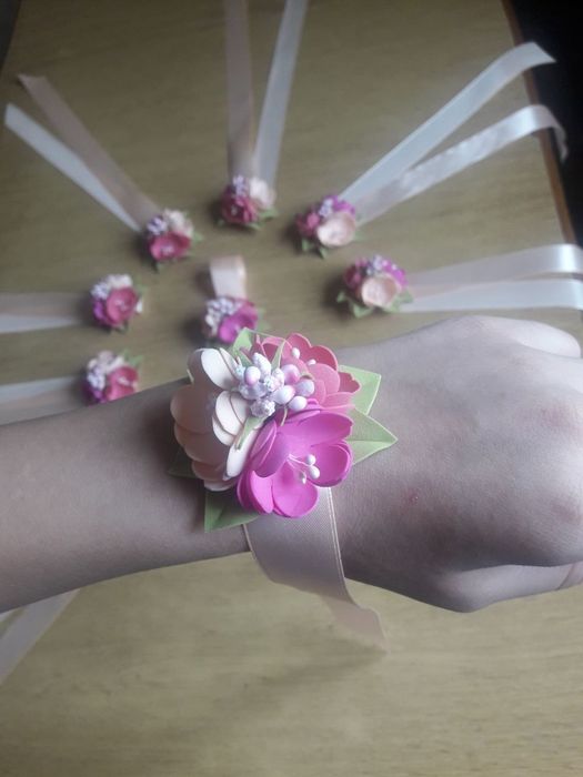 Бутоньерки (браслеты)