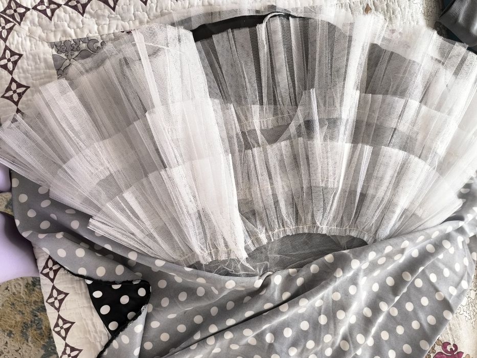 Продам нарядное платье на девочку