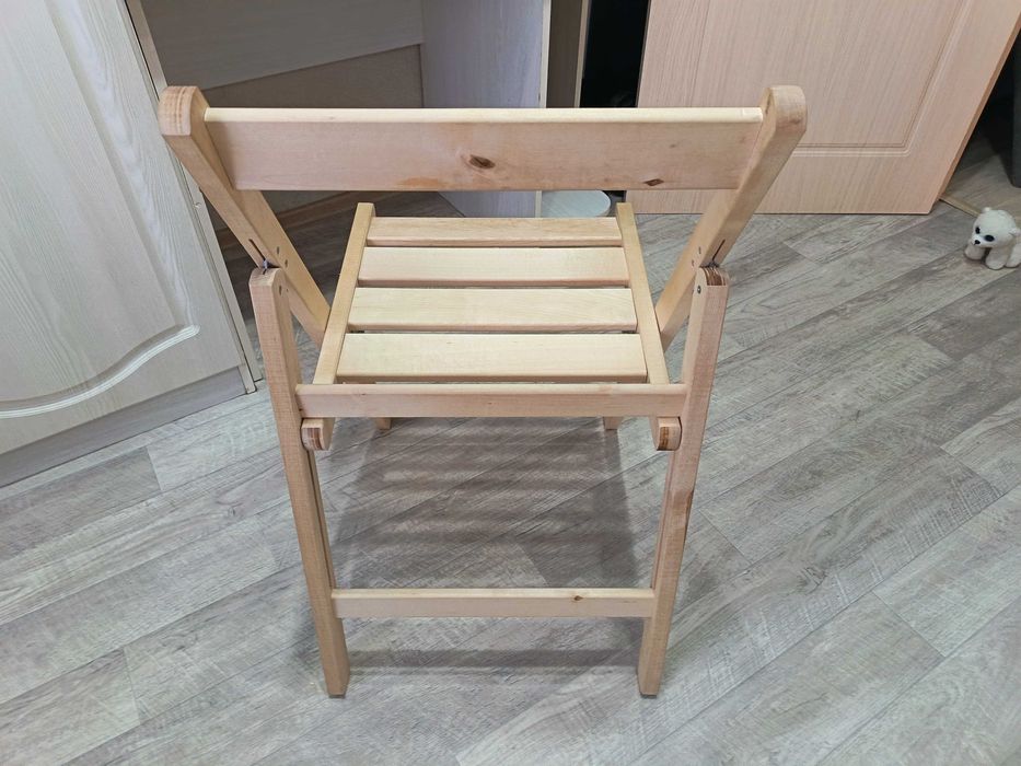 Продам складные стулья 4шт