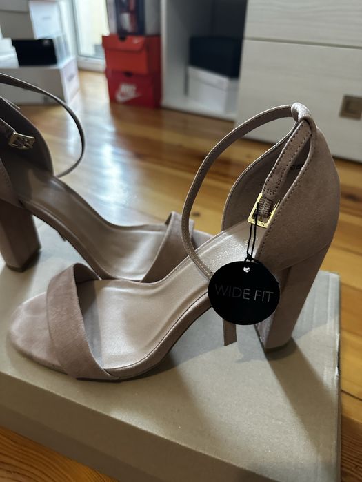 Нови сандали на ток