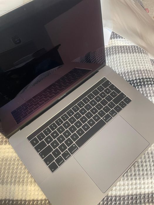 Macbook pro 2019 15 inch 512 gb i9 512 GB Touchbar, tastatura RO