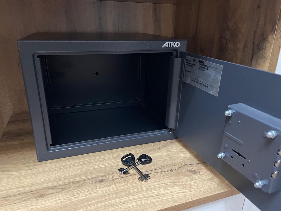 Продам сейф………..