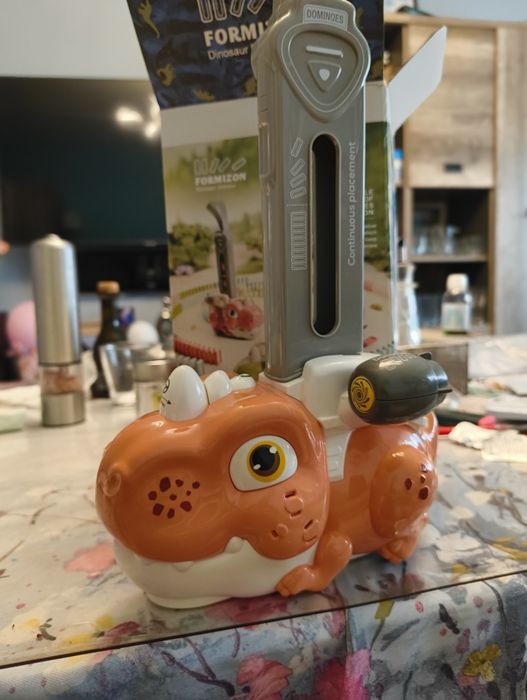 Играчка динозавър ДОМИНО