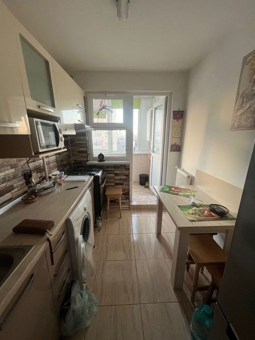 Apartament 3 camere, 3 debarale, balcon mare, etaj 8/10 cu lift