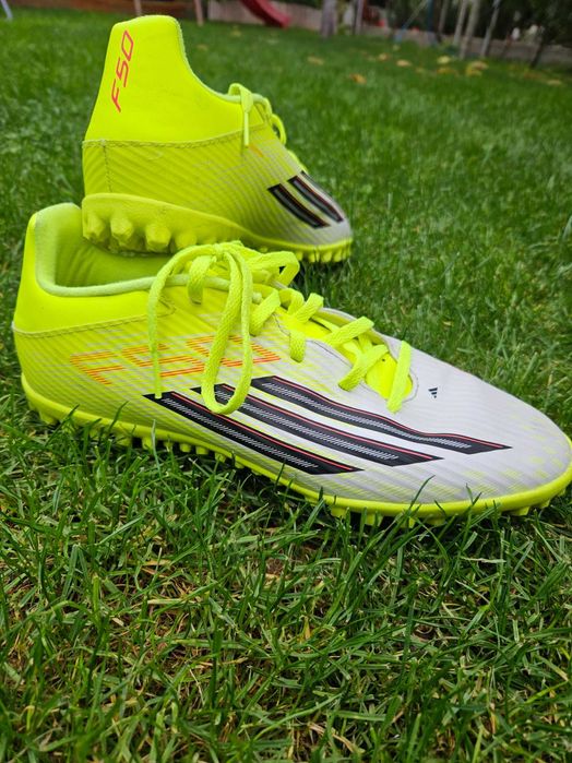 Adidas F50 CLUB TF – 41 1/3 (26 cm)  – Ghete fotbal teren sintetic – aproape noi!
