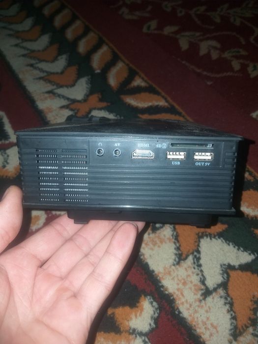 Проектор сотилади