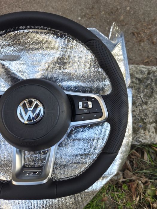 Спортен кожен мултифункционален волан с пера R-Line VW Golf 7 Mk7 Mk7.5 Arteon Passat B8 Tiguan T-Roc T-Cross Touareg