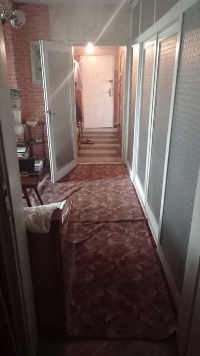 Продава 3-стаен апартамент в кв. Добруджански