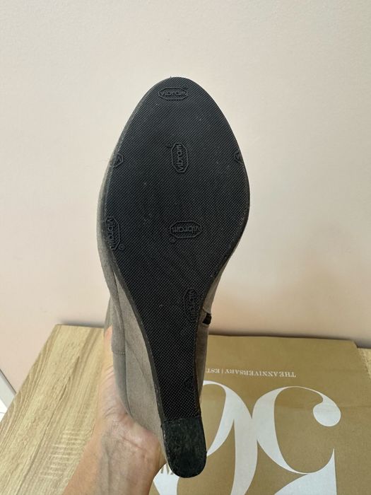 Продам красивые сапожки