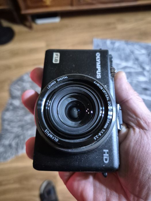 Compact digital Olympus XZ-1