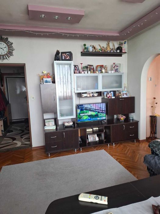 Продава се Тристаен апартамент в Казанлък - 100 кв.м за 1046 €/кв.м - Снимка #2