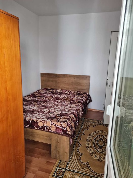 Inchiriez apartament