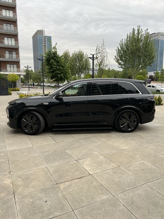 Lixang Li 8  2025 йил Рестайлинг