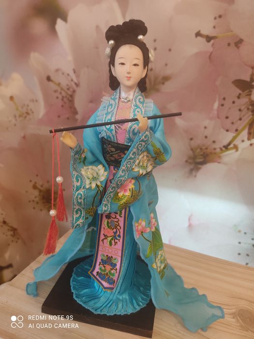 Фигурка девушки кукла