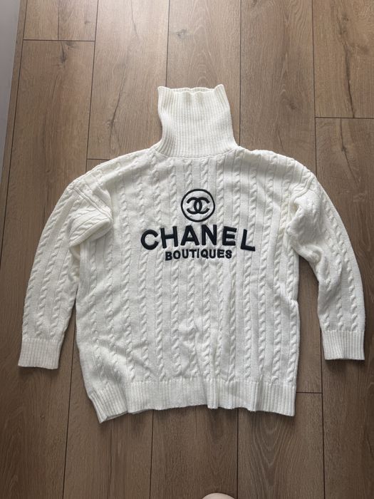 Оригинален пуловер на Chanel, размер М
