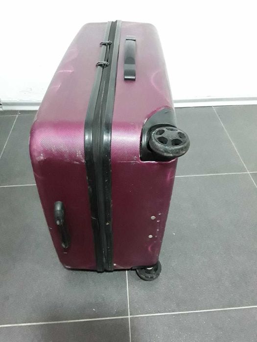 Куфар   58/40/25 за 22 евро