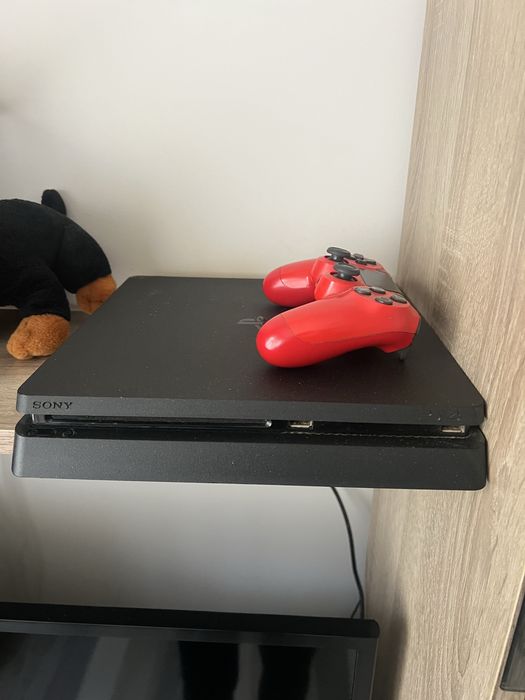 Прейстешън 4 с девет диска