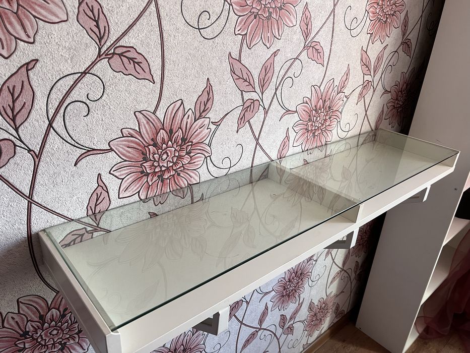 ИКЕА полка белая , стекло