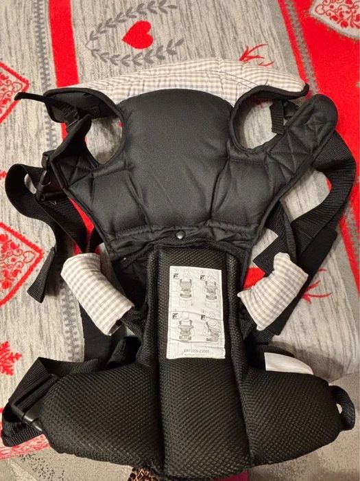 Marsupiu ergonomic pentru bebeluși