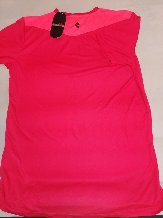 Diadora Vesta și tricou