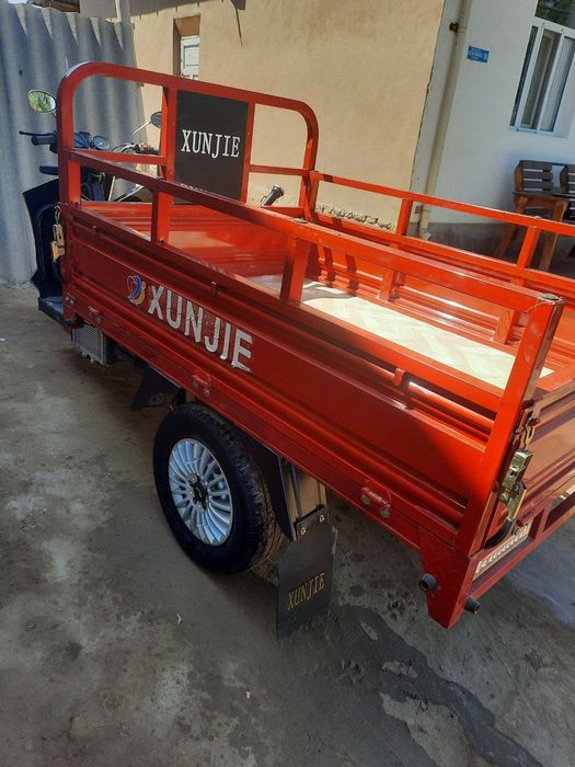 Honji motosikil sotiladi