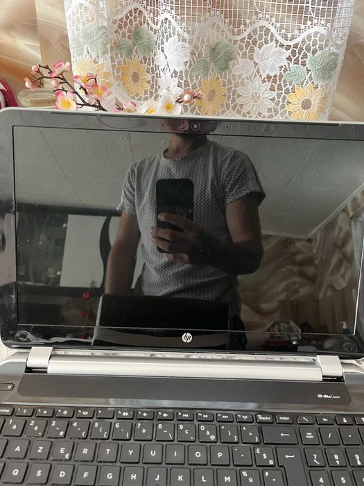 Vand laptop ,nu am cablu de alimentare ,nu l am pornit pana acum