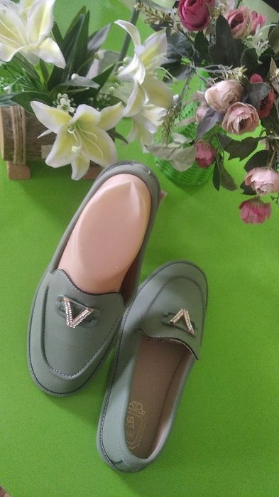 Ayollar oyoq kiyimlari