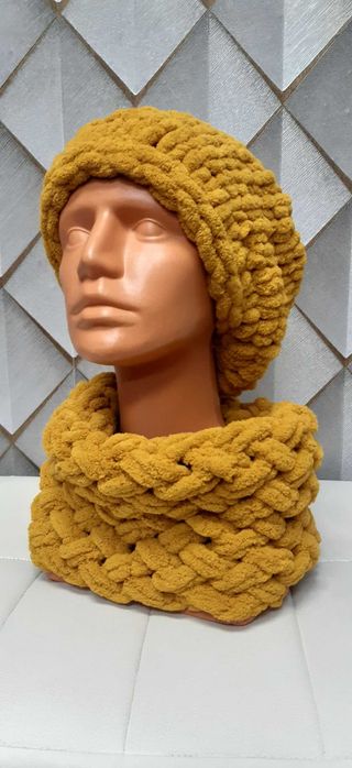 Ръчно плетен шал от мека прежда