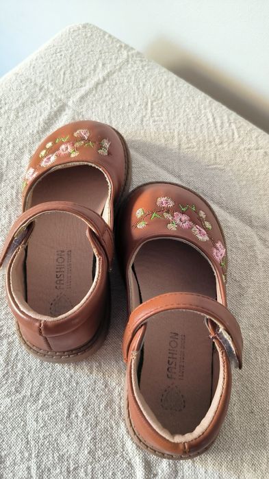 Туфли на девочку 25 р-р