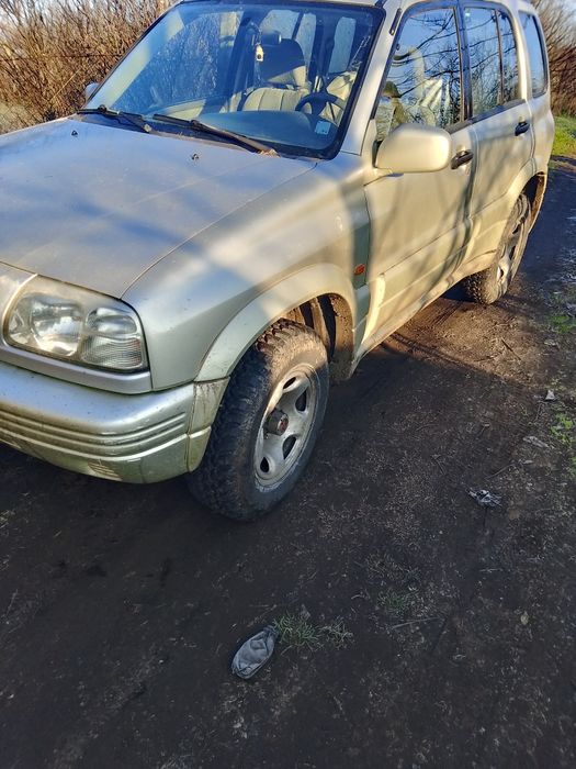 Продавам Сузуки Гранд Витара 2000 куб.128 к.с.Газова уредба,повдигнат